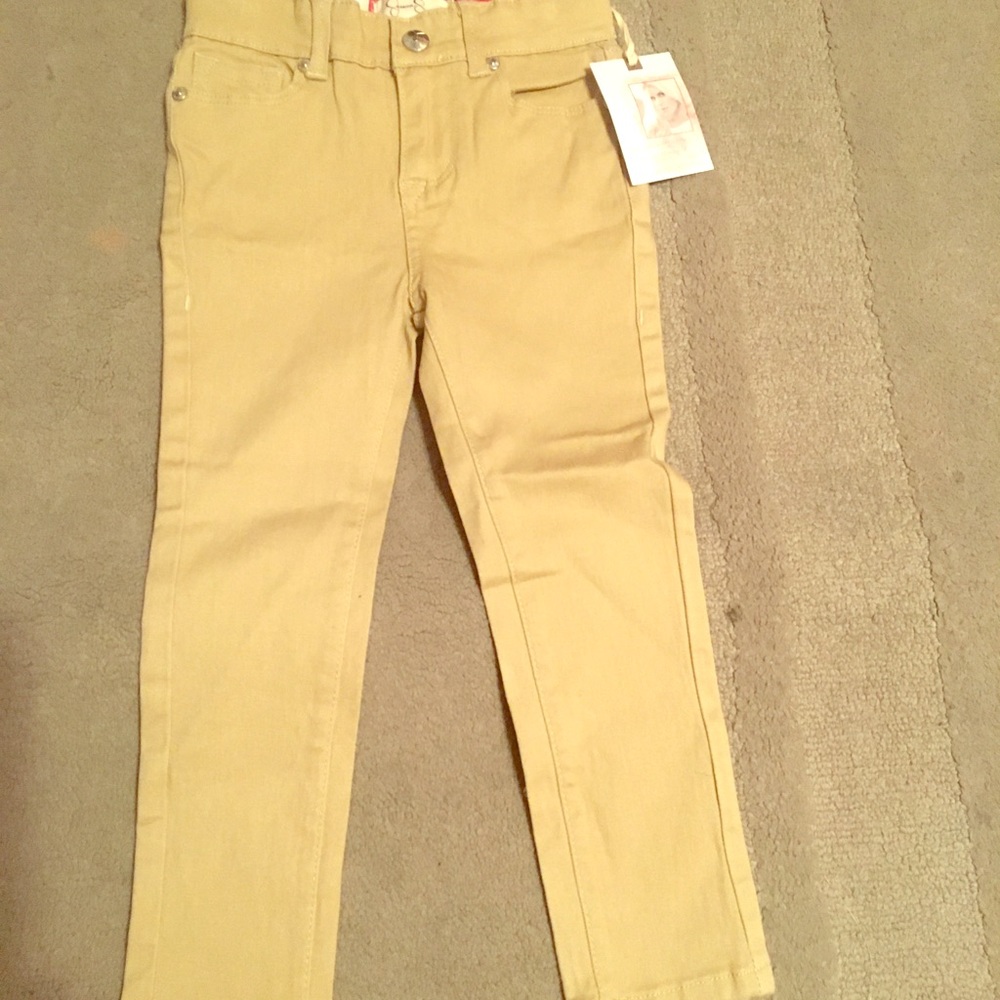 Pants with stylish zipper front pockets